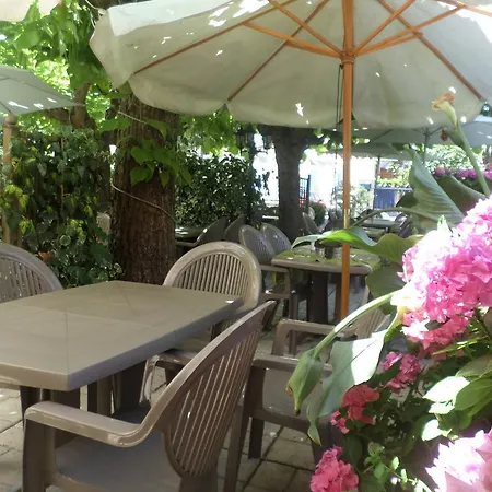 Les Tilleuls Apartmanhotel Saint-Macaire