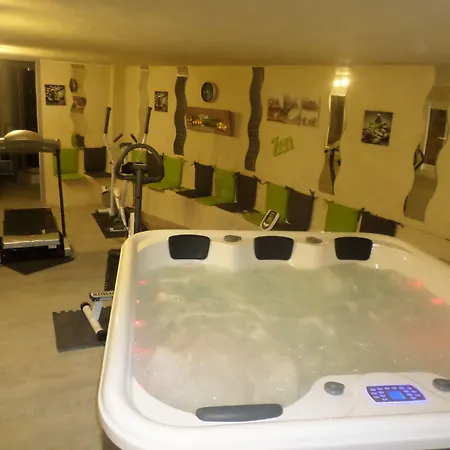 Les Tilleuls Apartmanhotel Saint-Macaire