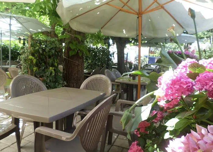 Les Tilleuls Aparthotel Saint-Macaire