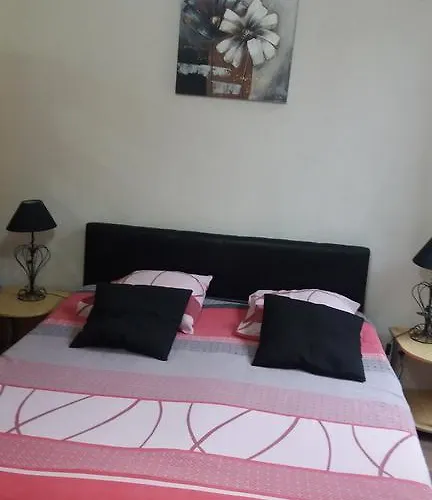 Les Tilleuls 2* Saint-Macaire